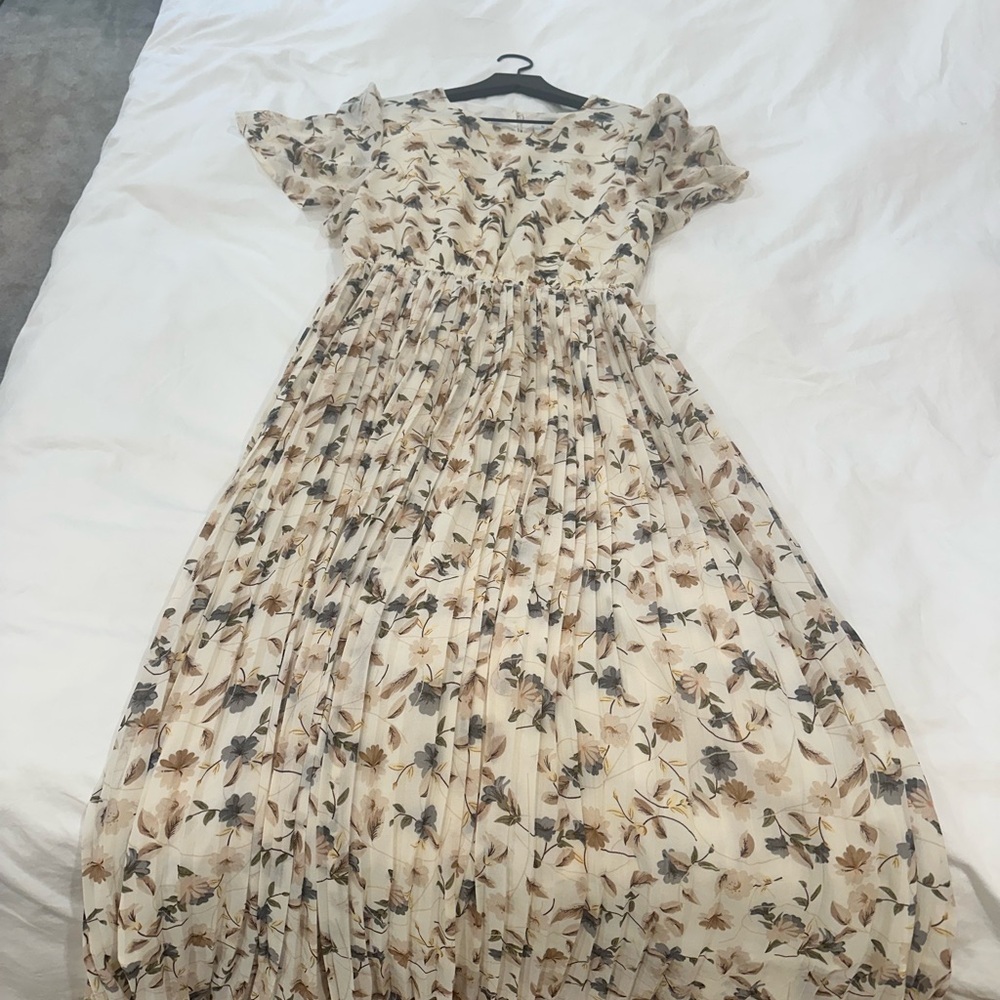 Hayden Floral Beige Maxi Dress